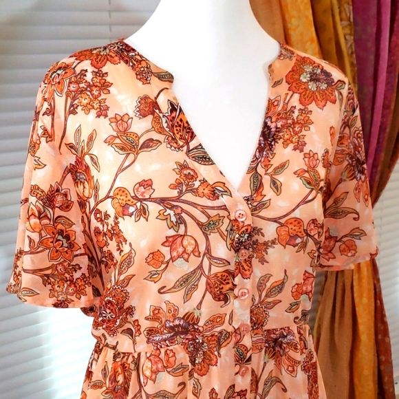 TORRID Peach Sheer High Low Top - Picture 2 of 10